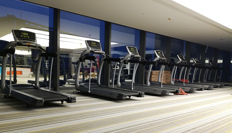 时代新世界健身房跑步机